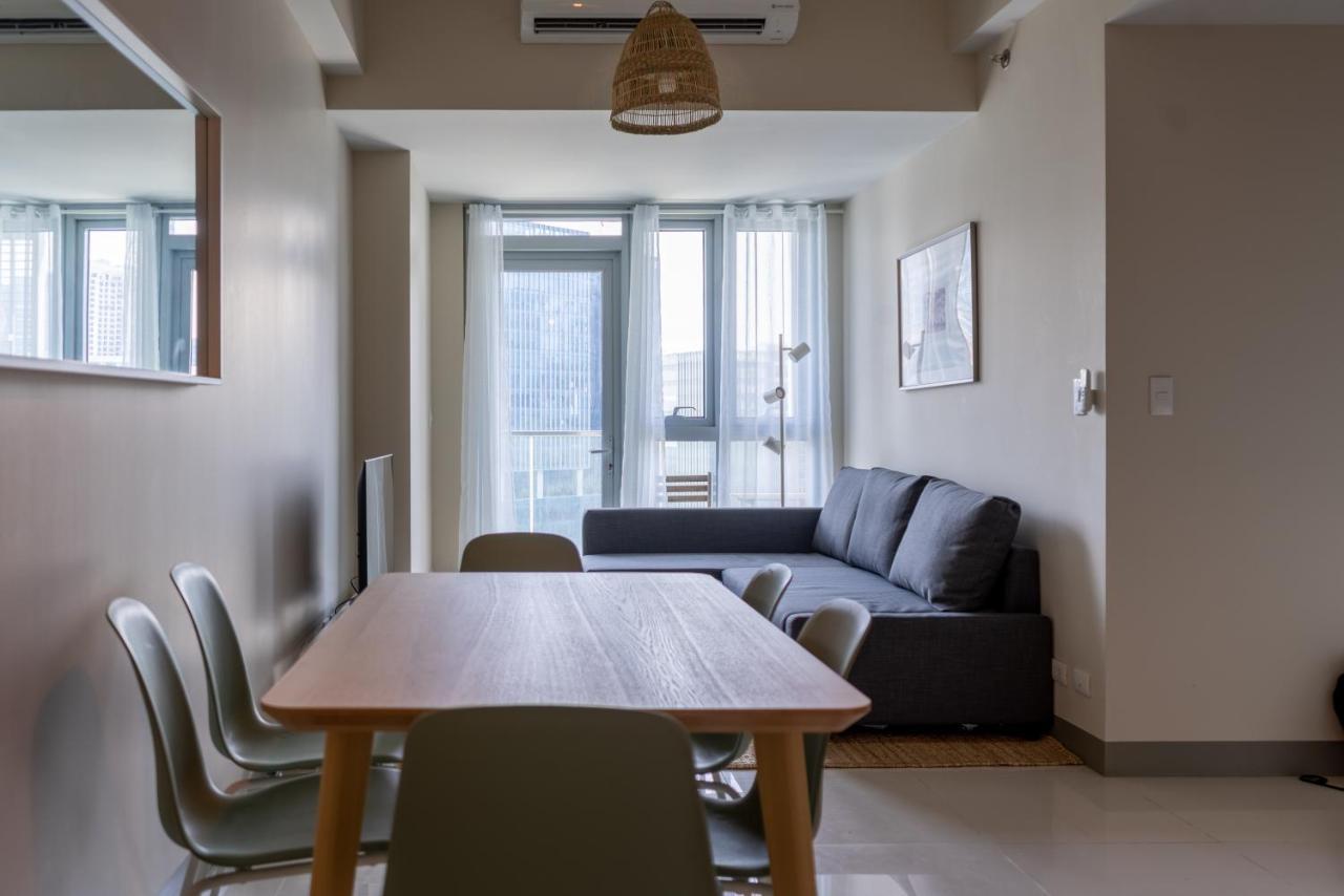 Uptown Parksuites Apartments Tower 2 Bgc By Ph Staycation Manila Ngoại thất bức ảnh
