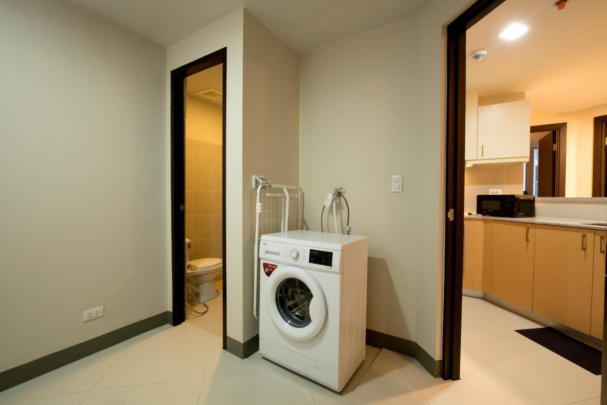 Uptown Parksuites Apartments Tower 2 Bgc By Ph Staycation Manila Ngoại thất bức ảnh