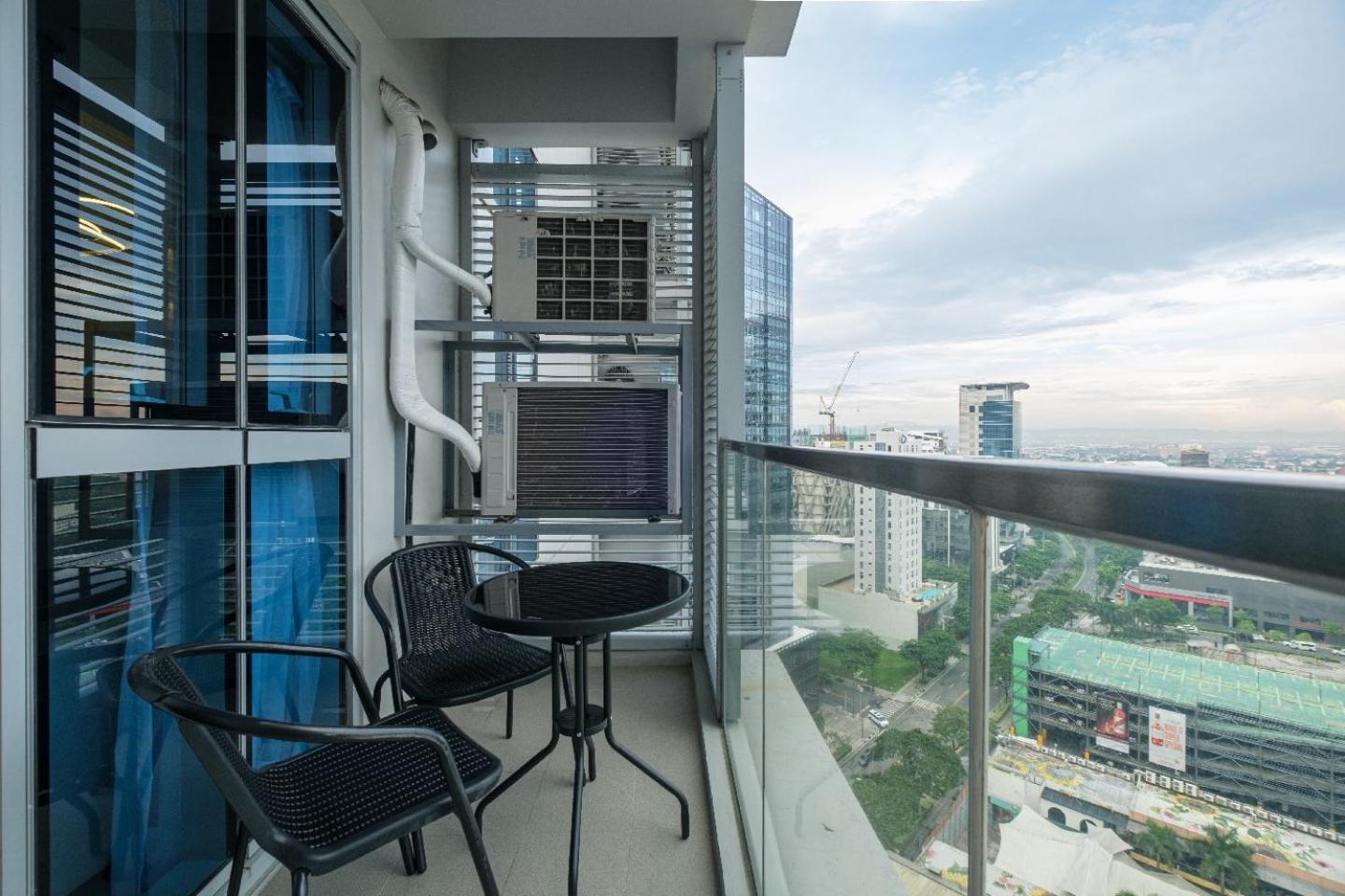 Uptown Parksuites Apartments Tower 2 Bgc By Ph Staycation Manila Ngoại thất bức ảnh
